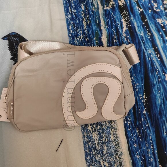 Lululemon Everywhere Belt Bag Large 2L gray - Picture 1 of 3